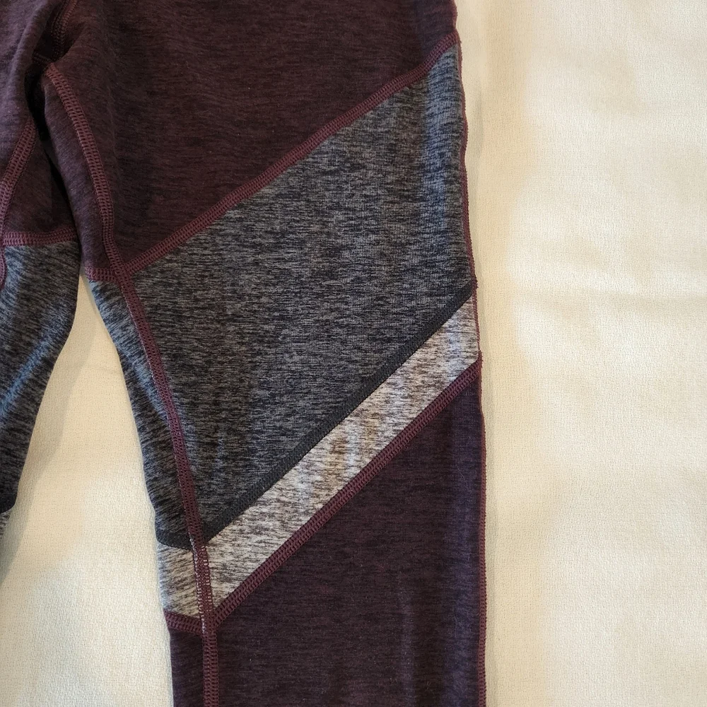 Alo Yoga Sheila Leggings Colorblock Size XS Burgandy Gray